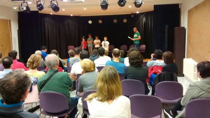 BERTSO-ESKOLETAKO IKASLEEK KURTSO AMAIERAKO BERTSO SAIOAK ESKAINI DITUZTE