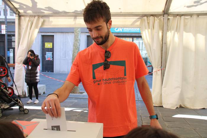 Aurpegi ezagunak bozka emate 66 1489931393862