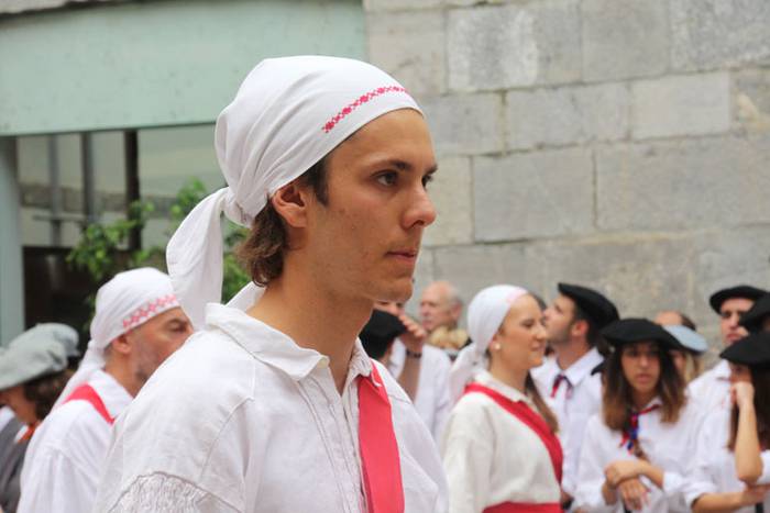 Santuek eta dantzariek poztu 43 1498312413146