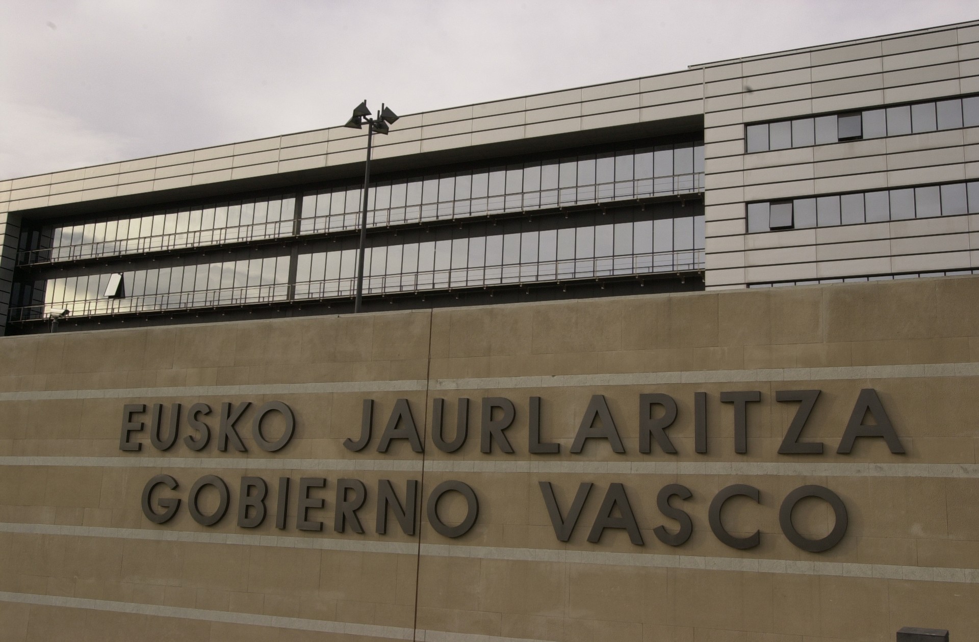 Eusko Jaurlaritzak 2. faserako hamar puntu negoziatu nahi ditu Espainiako Gobernuarekin