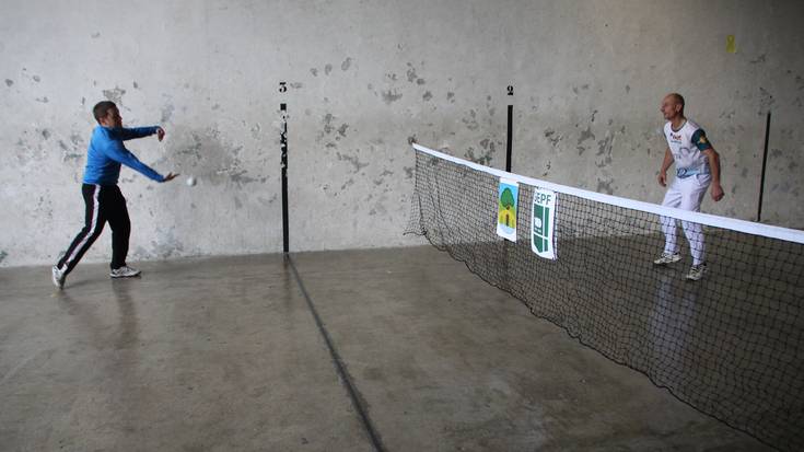 Lau Urbietar elkarren aurka, pasakako finalean