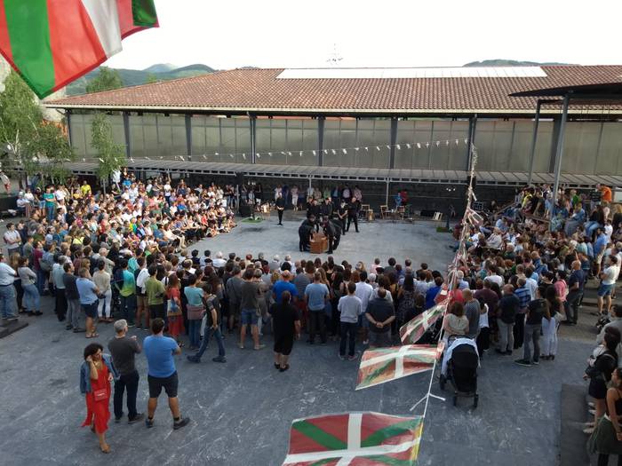 Dantza eta bertsotan igaro d 12 1565942049485