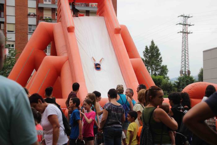 Haurren algara, helduen izer 1 1532632468858