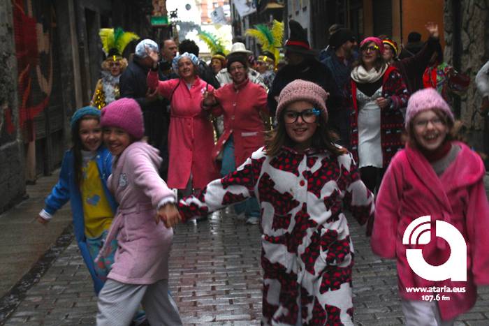 Pijamen iraultzak hartu du T 4 1488099871858