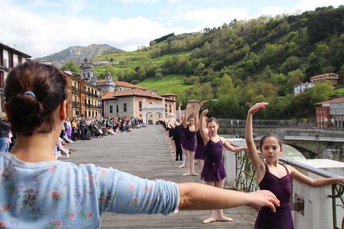 Barandari helduta dantzan - 4