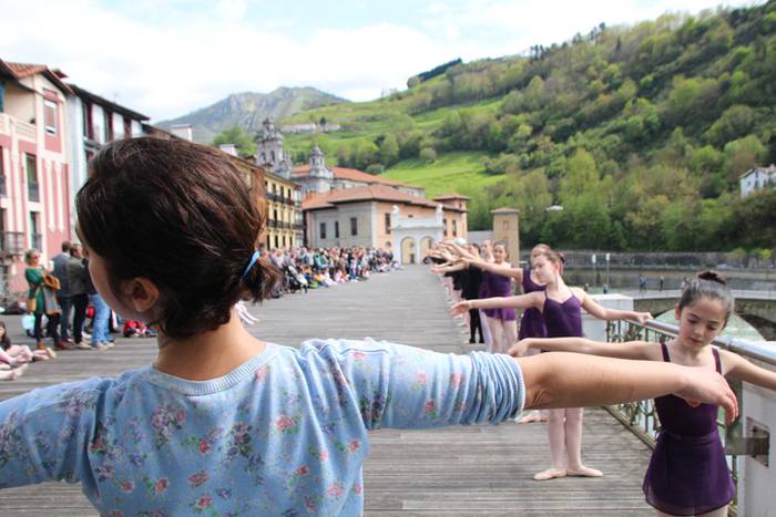 Barandari helduta dantzan 8 1523801280056