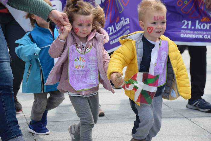 Eskuz esku ibili dute lekuko 33 1555085935121