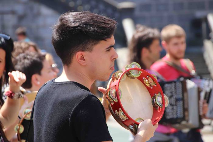 Triki hotsek alaitu dute Tol 2 1559490724709