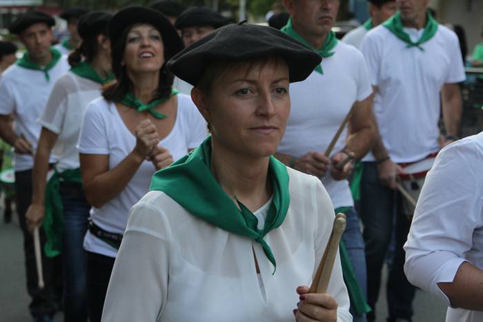 Irurako odol emaileek bota dute txupinazoa 15 1474654448928