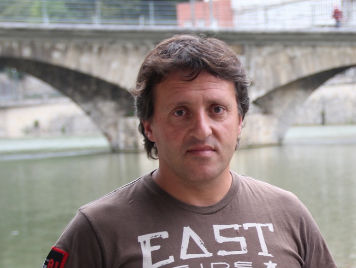 «Adi egon beharko dugu behetik datorrenari eusteko»