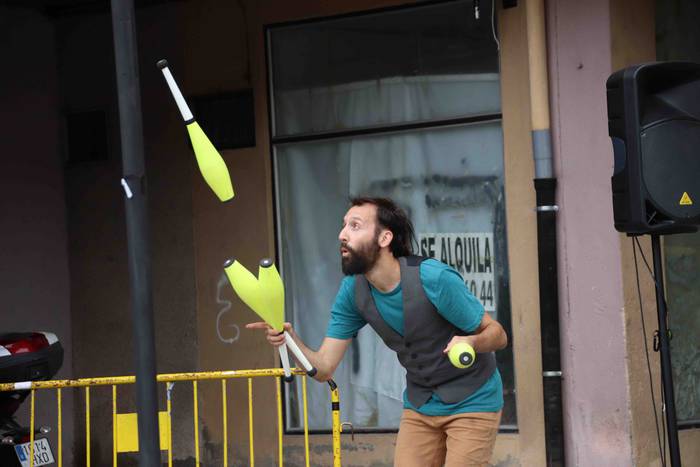 Malabareak eta akrobaziak na 30 1562507124161