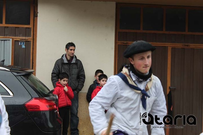 Talaiak tanten azpian ere dantzan - 33