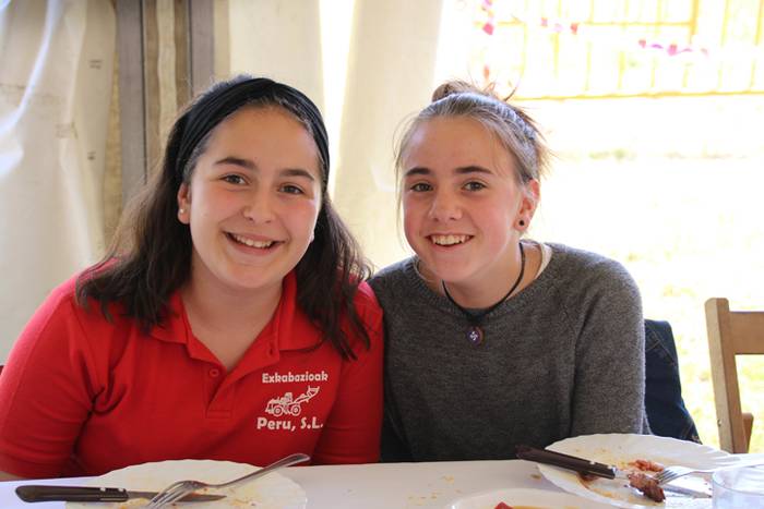 Mahaiaren bueltan, festetan 10 1526825117166