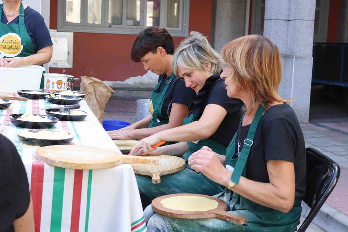 Emakume sortzaileek hartu du 15 1665918590726