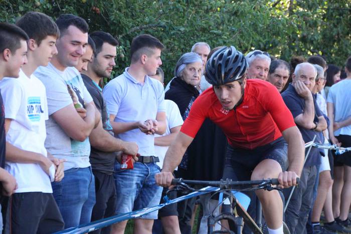 Asteasuko lagunarteko herri  62 1656445497567