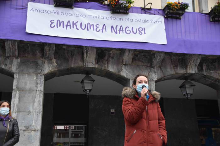 Emakume merkatari eta ostala 4 1615215638452