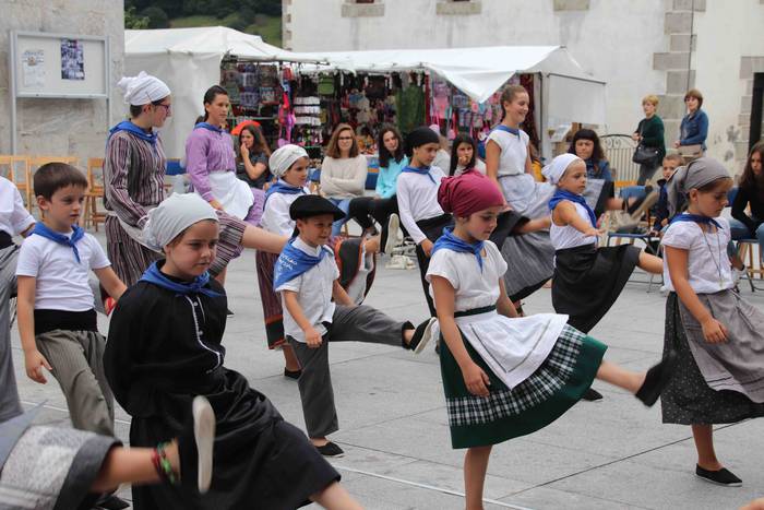 Dantzak, txistuak eta trikit 6 1565549071951