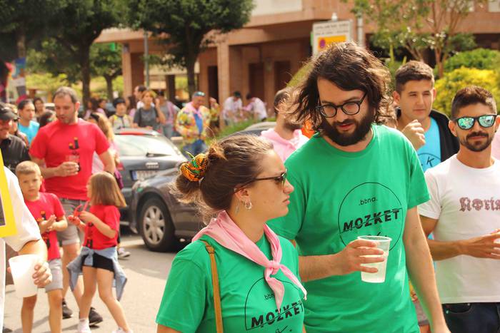 Kalean gora eta behera, kuad 51 1564506818615