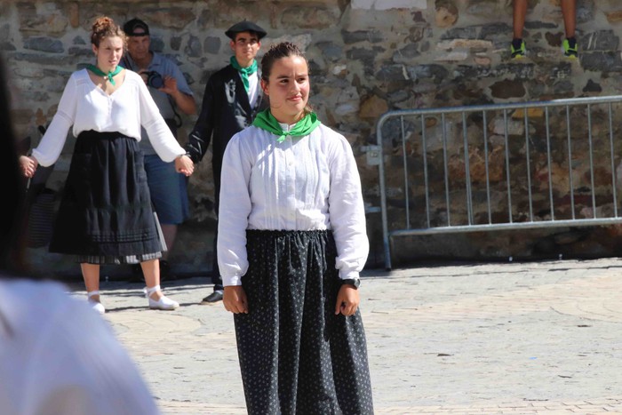 46 gaztek parte hartu dute Irurako Dantza-Sokan - 13