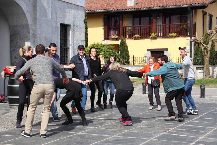 Emakumeek dantzan jarri dute 59 1552145632483