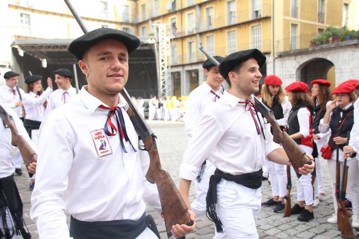 Lizarrez apaindutako kaleeta 91 1498311685577