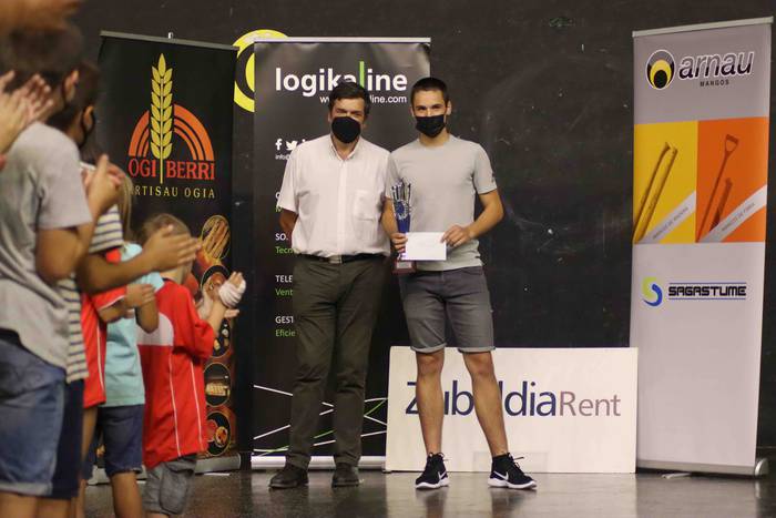 Txapelak jantzi dituzte Amez 14 1632682643899