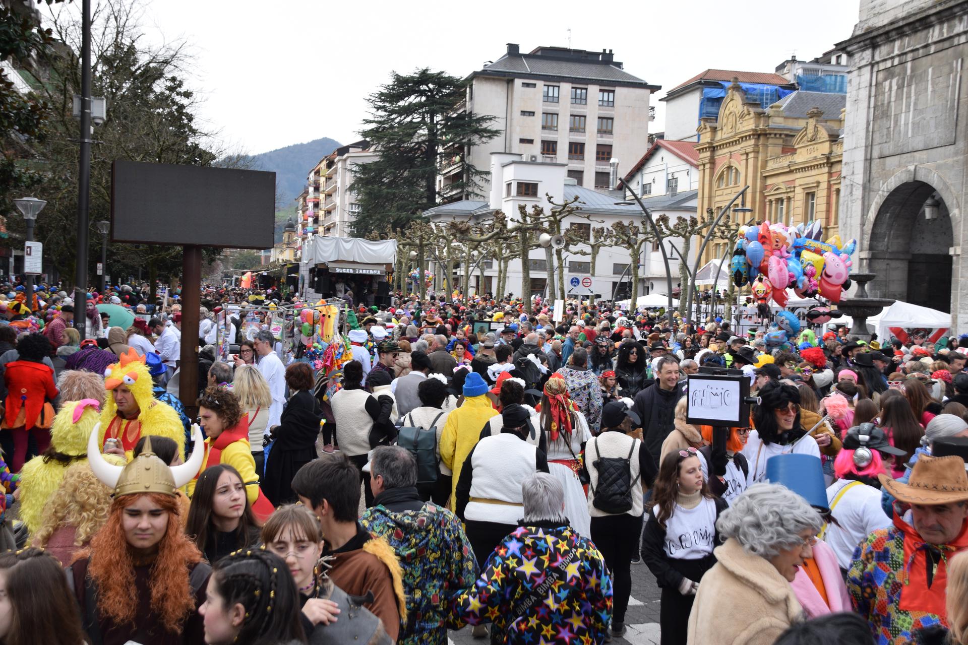 Tolosako Udalak konpartsekin izan duen jarrera salatu dute