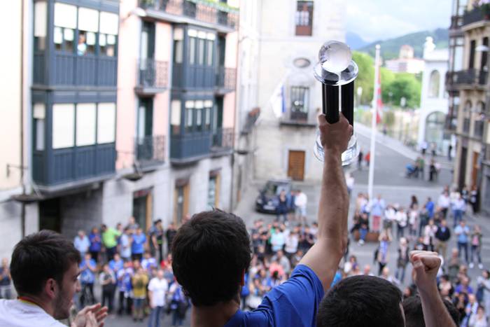 tolosa eskubaloia harrera udaletxean 2016 9 1464617655809