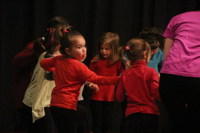 Sutarri haurren dantza taile 9 1521831077093