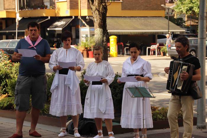 Helduenei dantza eginez hasi 12 1564057636217