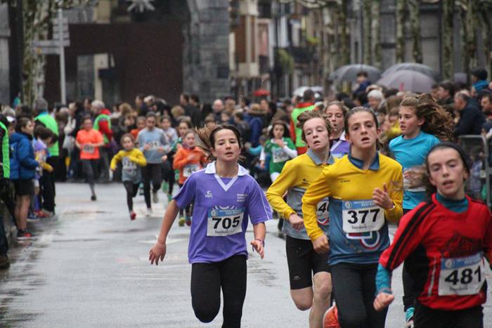 700 haur inguru XXXI. Ero Et 103 1516542471981