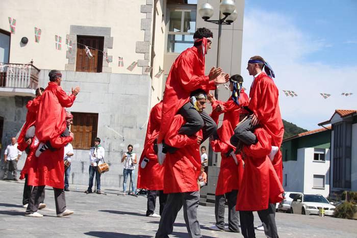 Axeriak dantzan Adunan 75 1471261189439