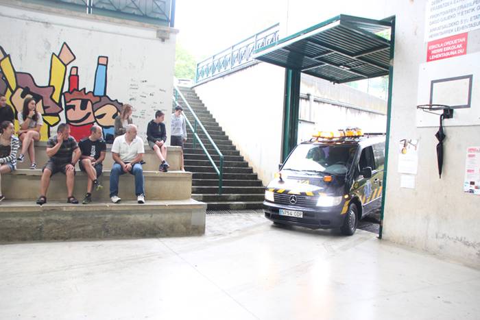 Erreskate lanetan aritu dira 10 1501937535343