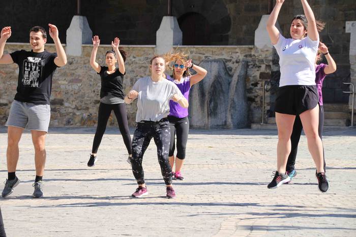 irura-gazte-asanblada-zunba- 28 1553343553423