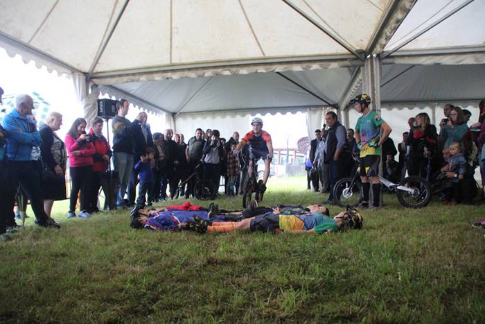 Erakustaldi batekin hasi dir 49 1496515224315