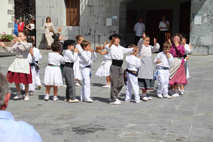 Axeri-dantza Aduna Jaiak 201 5 1534333847615