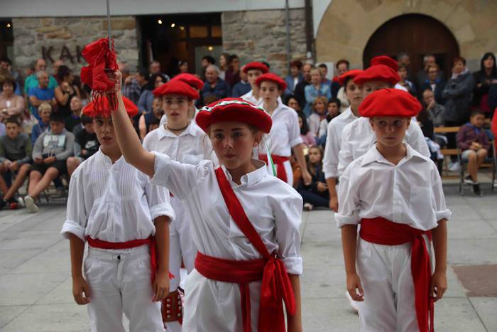 Dantzak, txistuak eta trikit 107 1565549135016