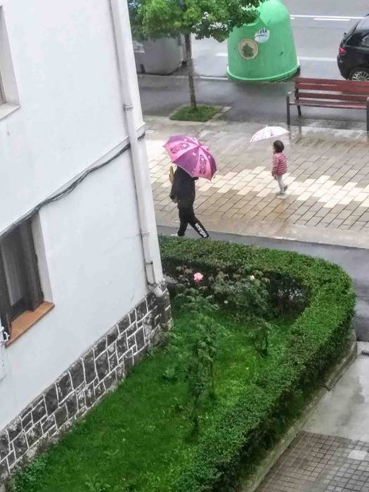 Haurrak kalera atera dira 26 1587900346068