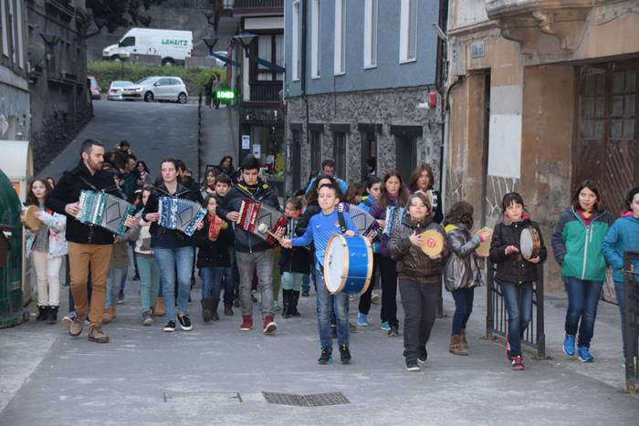 Alegia Loatzo trukea musika eskola 2016 6 1457810404697