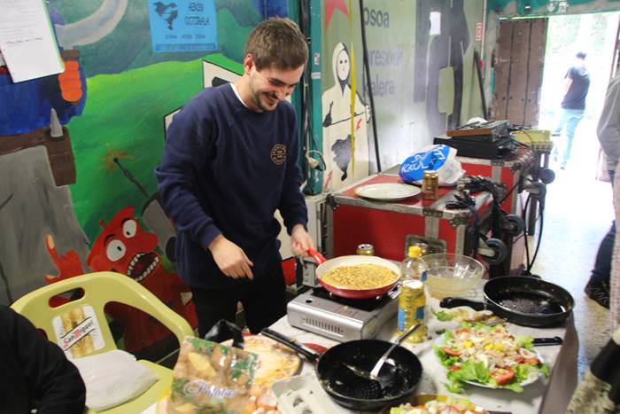 Anoetako Gaztetxea Urtemuga Eguna  4 1462649175468