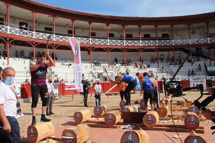 Izetatarrek jantzi dute txap 29 1624130521921