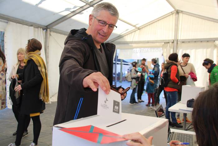 Aurpegi ezagunak bozka emate 24 1489931169376