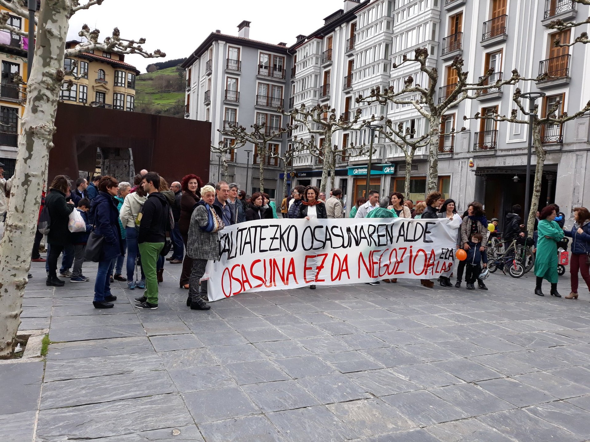 Asuncion klinikako langileek bertan behera utzi dute greba