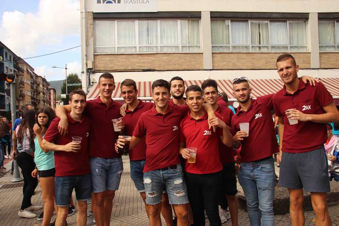 Kalean gora eta behera, kuad 67 1564506829456