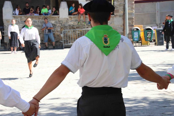 46 gaztek parte hartu dute Irurako Dantza-Sokan - 14