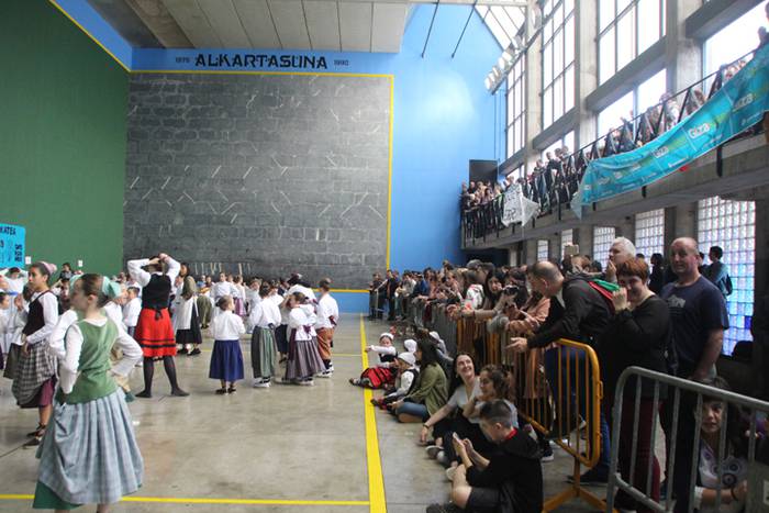 Txikienen oinak dantzan, fes 7 1527423280669