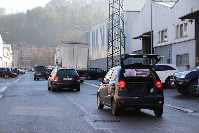 Auto-karabana egin dute osta 20 1610796595078