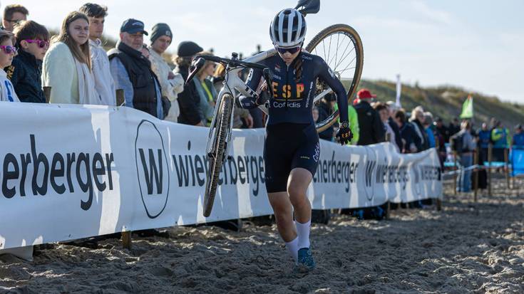 Maier Olano eta Maddi Saizar ziklo-krosean nabarmentzen ari dira