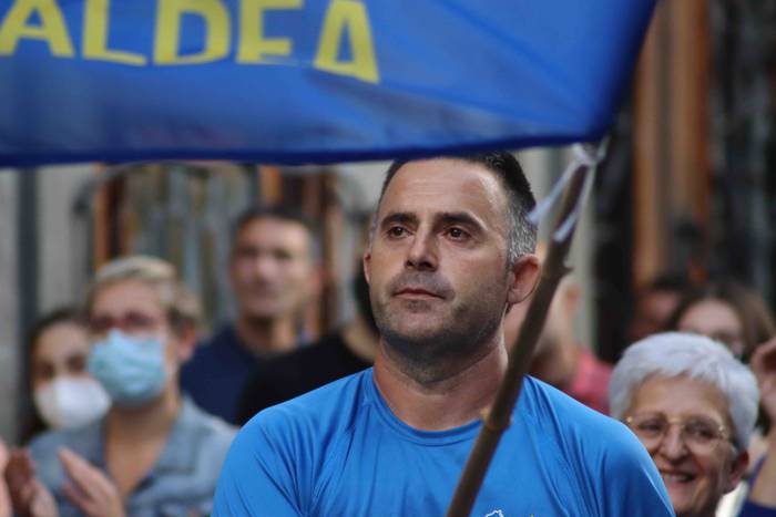 Tolosa urdinez jantzi da 41 1632073507659