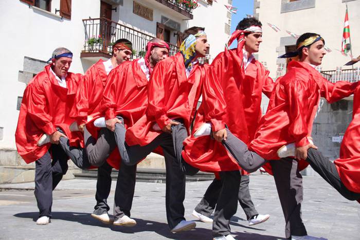 Axeriak dantzan Adunan 69 1471261144039